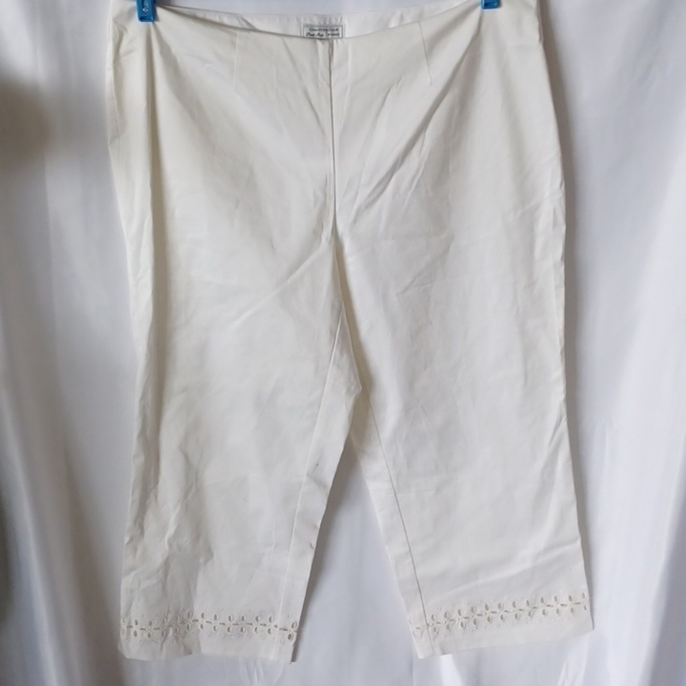 Charter Club White Flat Front Capri Pants, Side zip, stretch